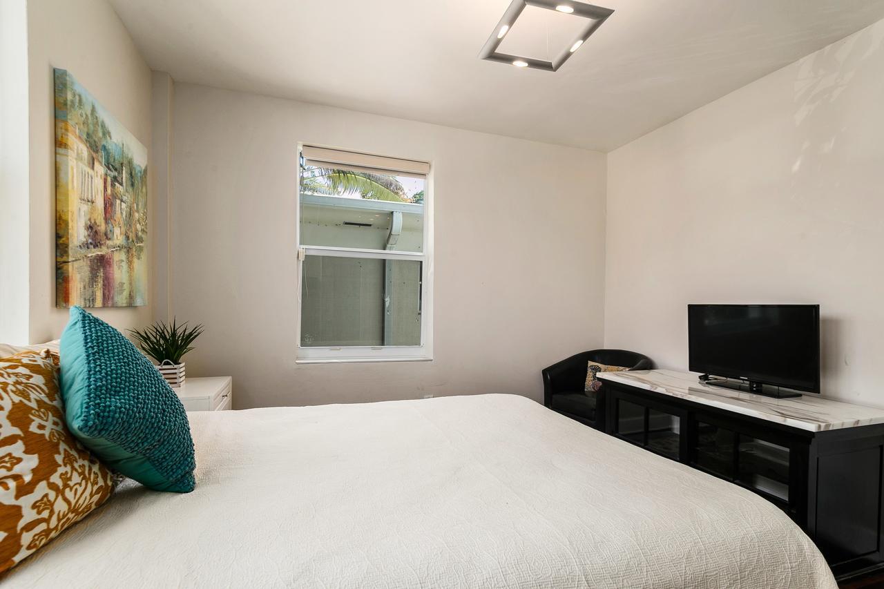 Two Bedroom Two Bath Apartment 2 Block To Beach Miami Beach Bagian luar foto