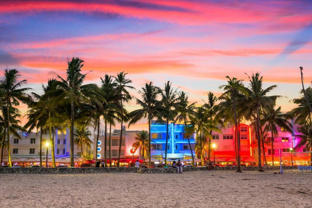 Two Bedroom Two Bath Apartment 2 Block To Beach Miami Beach Bagian luar foto